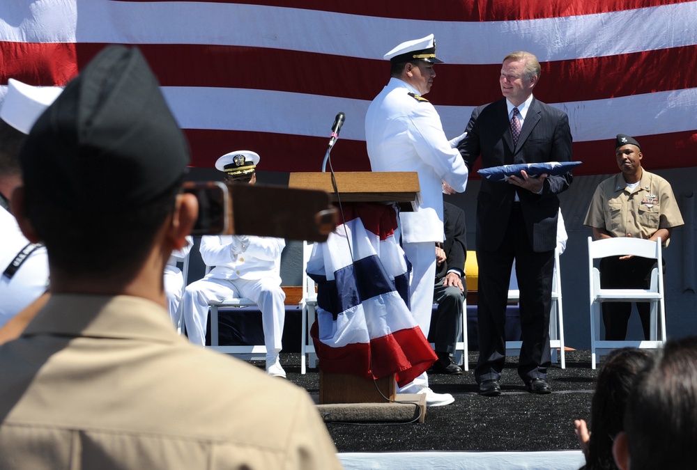 USS Dubuque decommissioning