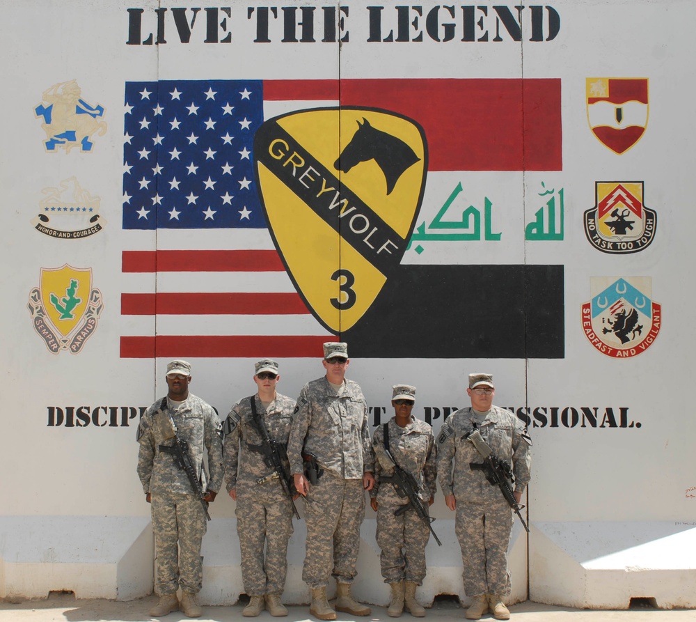 Maj. Gen. Spurgin presents coins to Greywolf soldiers