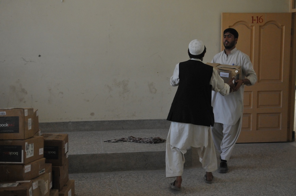 Nangarhar University receives textbooks from engineer corps