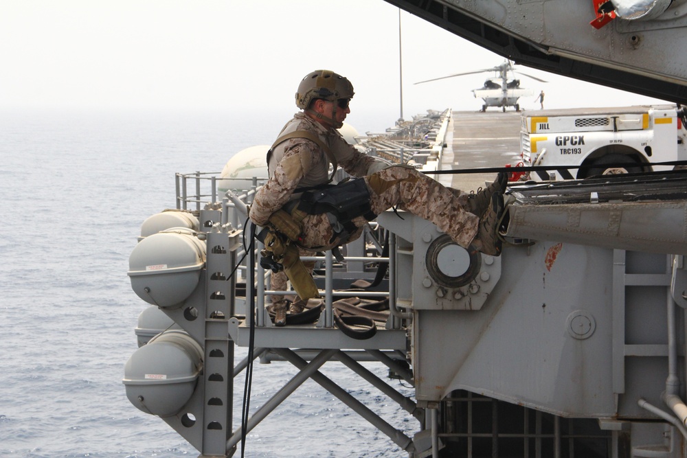 WESTPAC 11-01: Sgt. Franklin Simmons conducts rappelling training