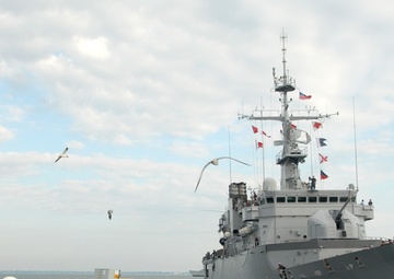 USS Ross arrives at NS Norfolk