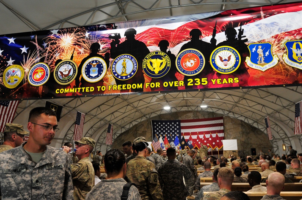 Gen. Petraeus celebrates Independence Day at Kandahar Airfield