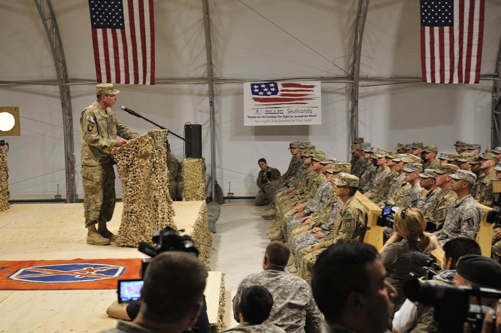 Gen. Petraeus celebrates Independence Day at Kandahar Airfield