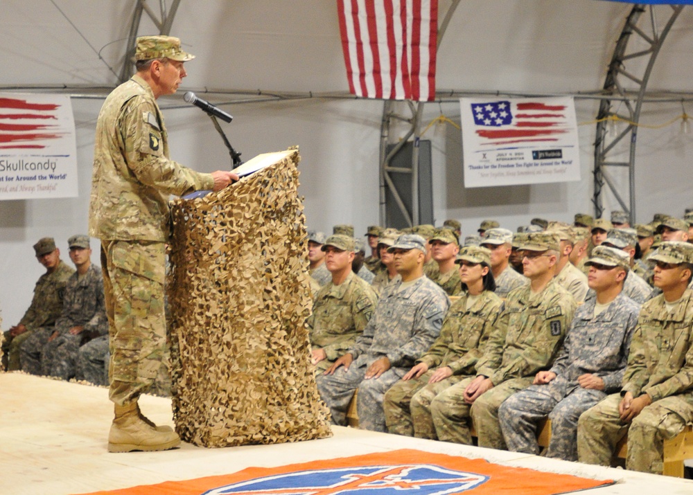Gen. Petraeus celebrates Independence Day at Kandahar Airfield