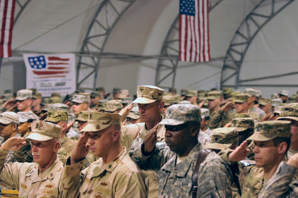 Gen. Petraeus celebrates Independence Day at Kandahar Airfield