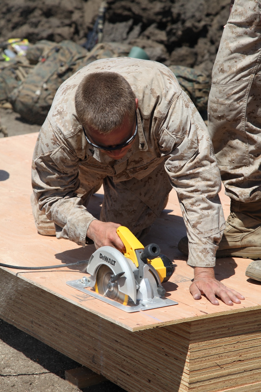 CLB-11 Marines construct hut from ground up