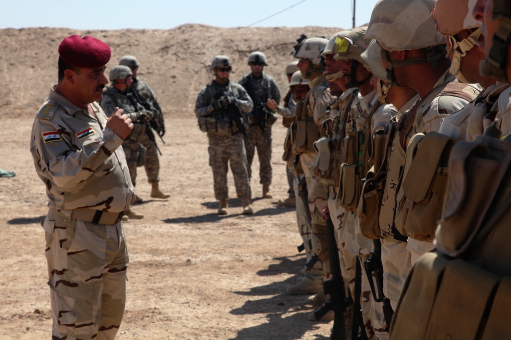 Iraqi soldiers conduct commando training