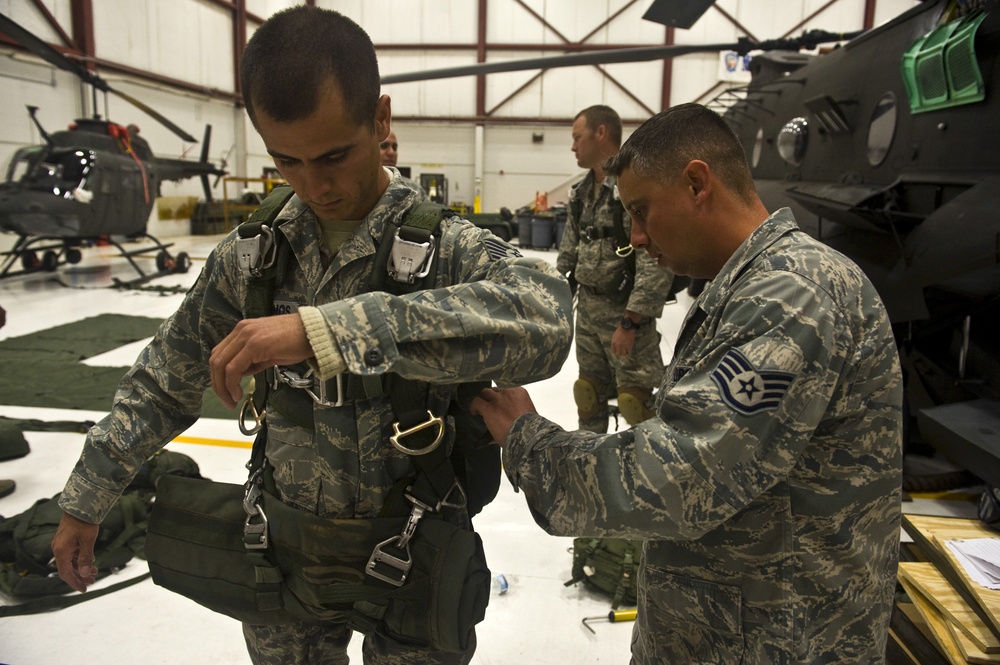 RED HORSE airmen conduct air drop and sling load training with Nevada Army National Guard