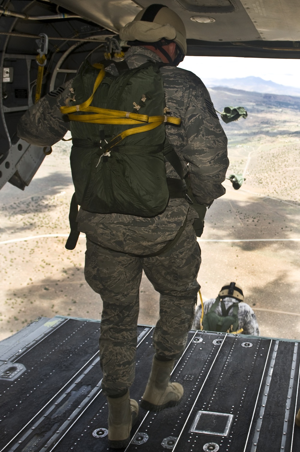 Red Horse airmen conduct air drop and sling load training with Nevada Army National Guard