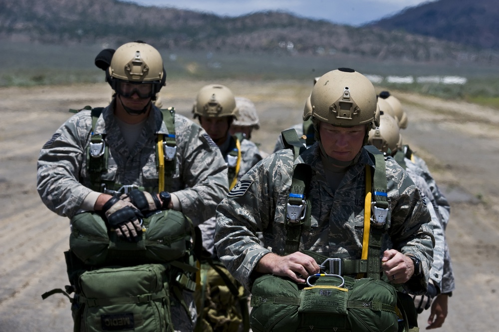 Red Horse airmen conduct air drop and sling load training with Nevada Army National Guard