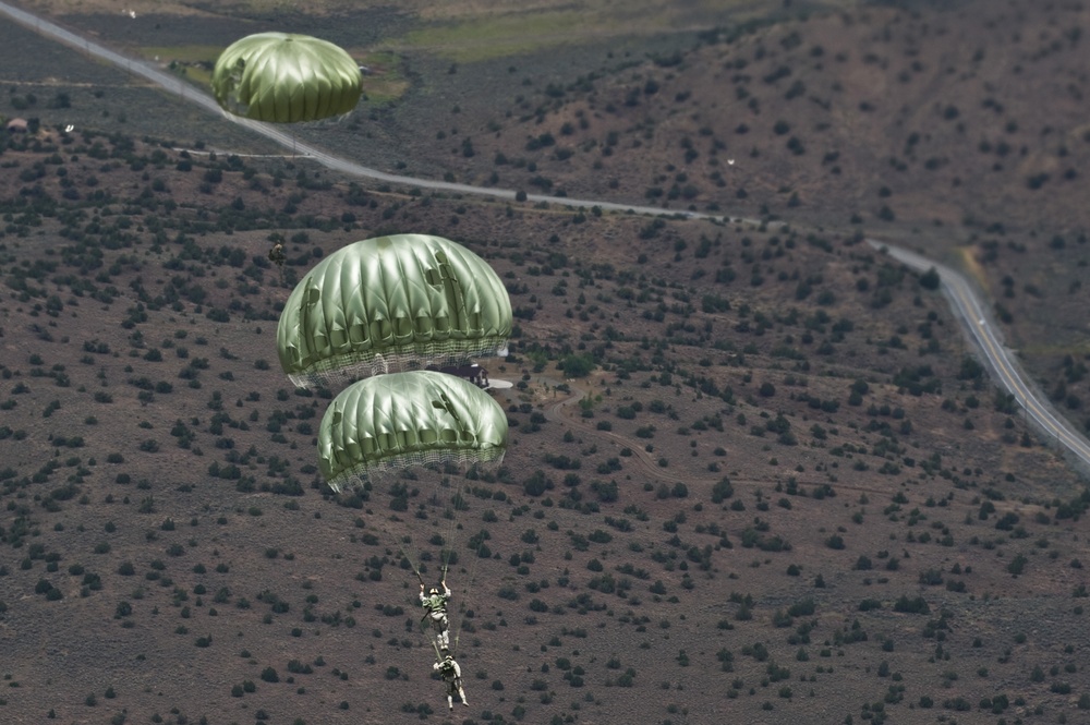 Red Horse airmen conduct air drop and sling load training with Nevada Army National Guard