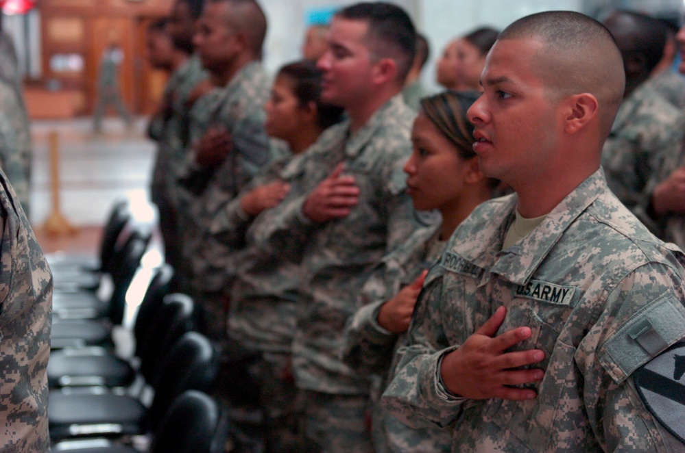 Service members become US citizens in final Iraq ceremony