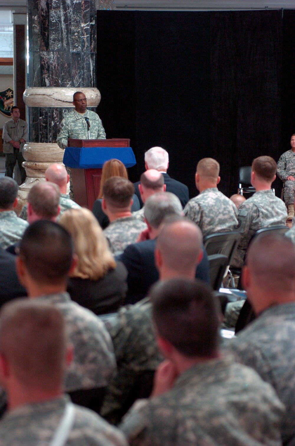 Service members become US citizens in final Iraq ceremony