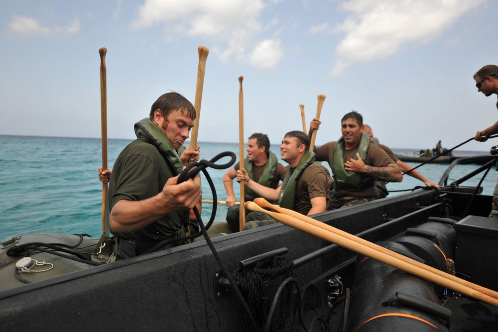 Dutch marines train with Riverines