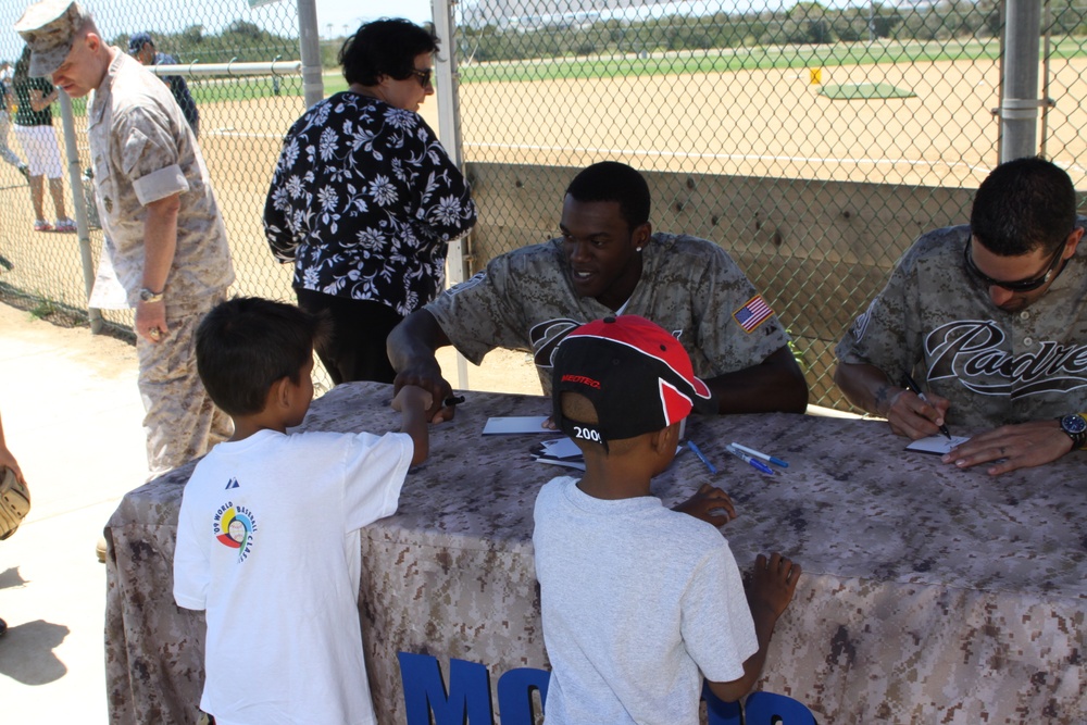 Padres, Depot hosts youth baseball clinic