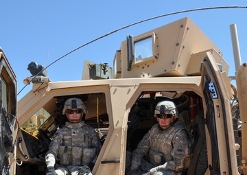 Distinguished guests visit Network Integration Evaluation