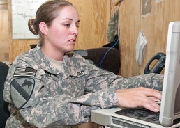 Signal Soldier maintains communications in Iraq