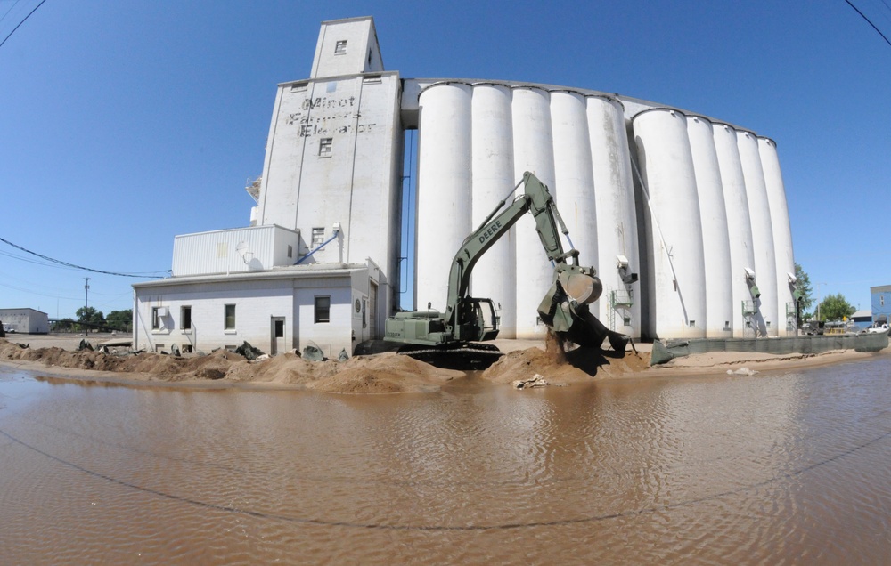 Minnesota Guard assists North Dakota flood response