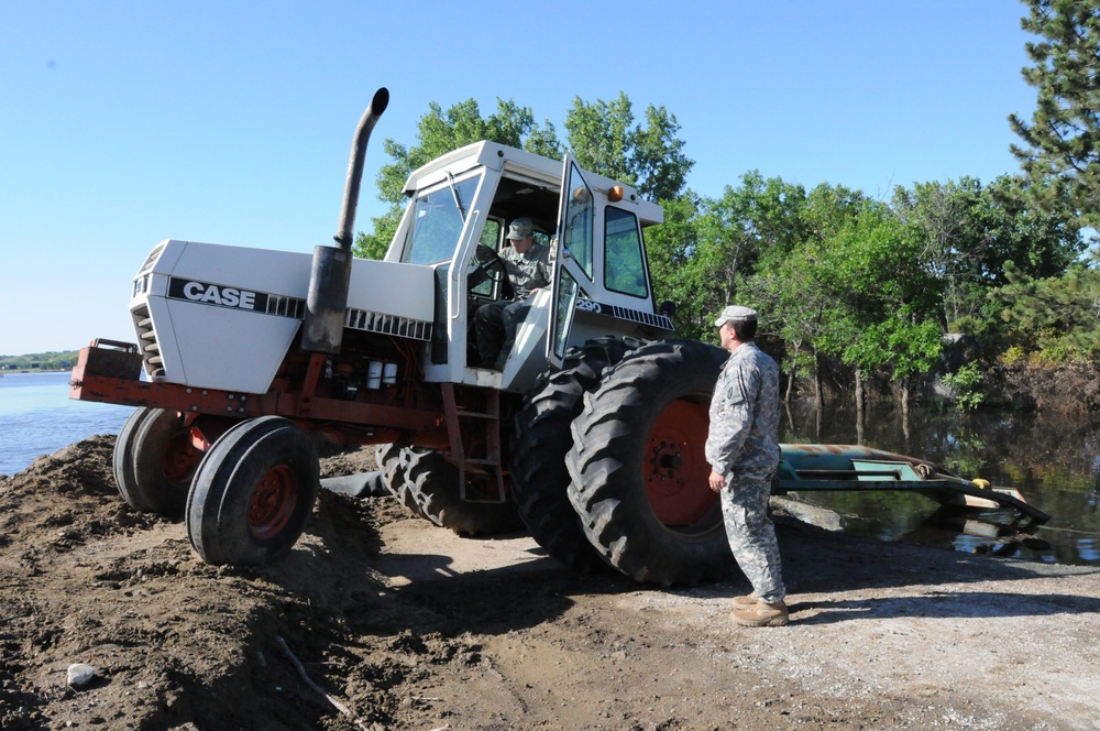 Minnesota Guard assists North Dakota flood response