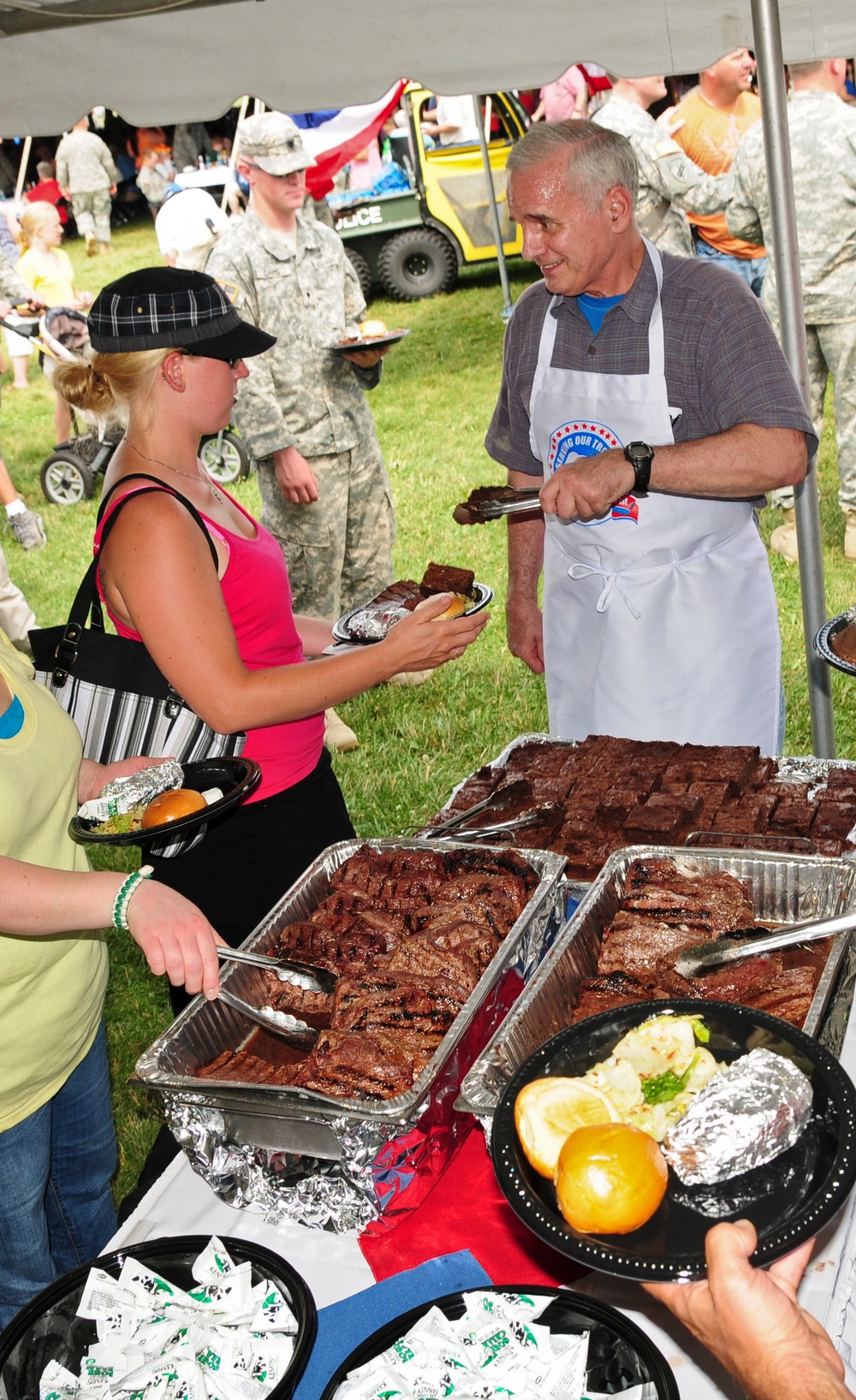 Minnesota Gov. Mark Dayton serves brownies