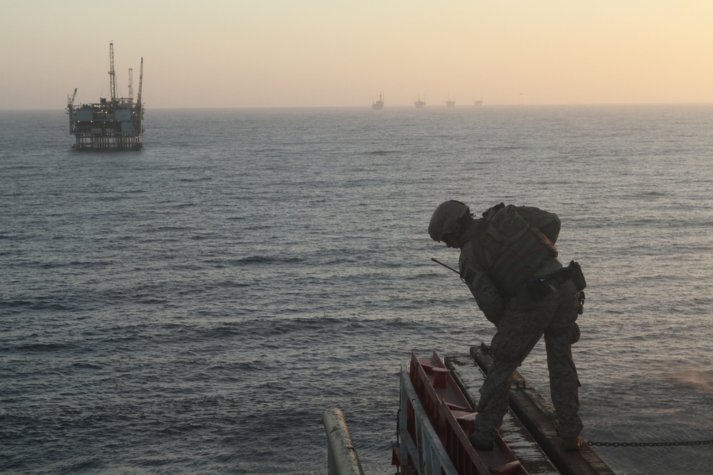Raid force trains to seize offshore oil platform