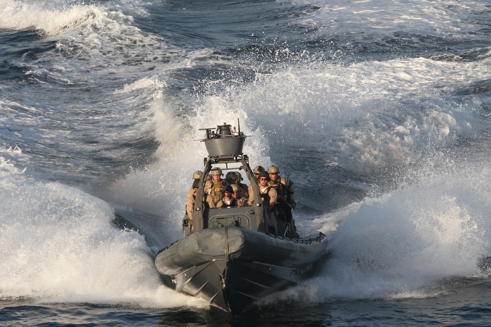 Raid force trains to seize offshore oil platform