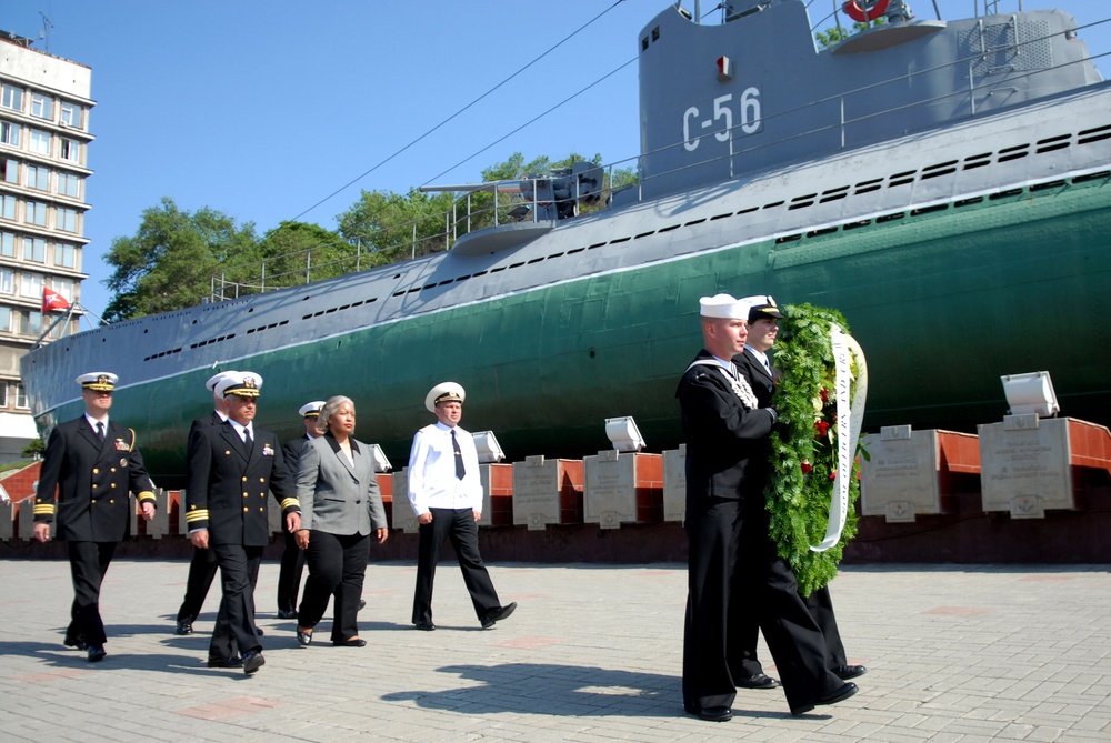 USS Ford sailors in Vladivostok