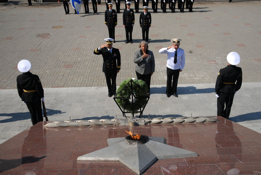 USS Ford sailors in Vladivostok