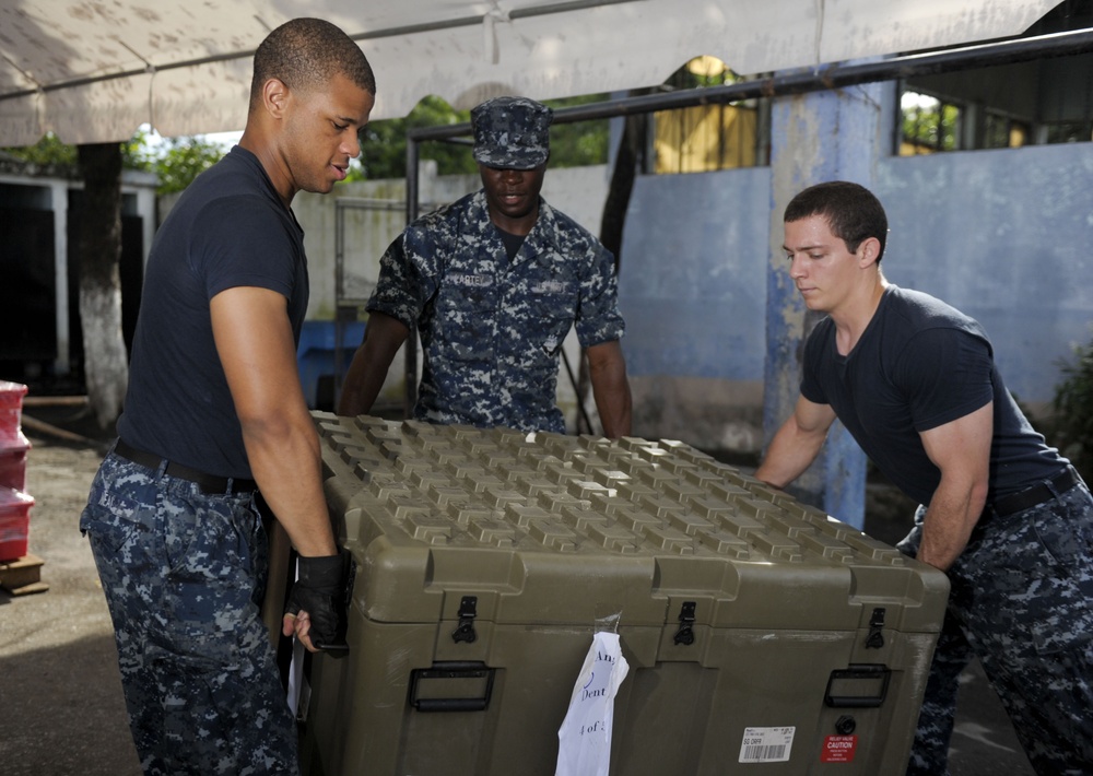 Sailors load supplies in Puerto San Jose