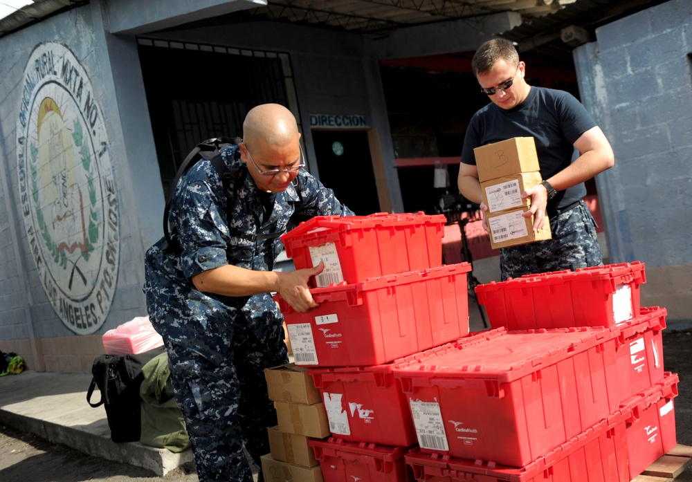 Sailors load supplies in Puerto San Jose