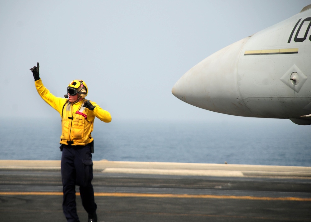 Aircraft launch aboard USS Ronald Reagan