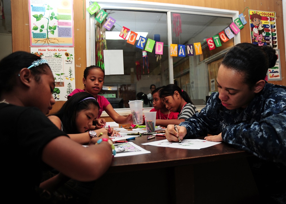 Community service in Pohnpei during Pacific Partnership 2011