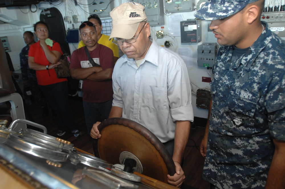 Community service in Pohnpei during Pacific Partnership 2011