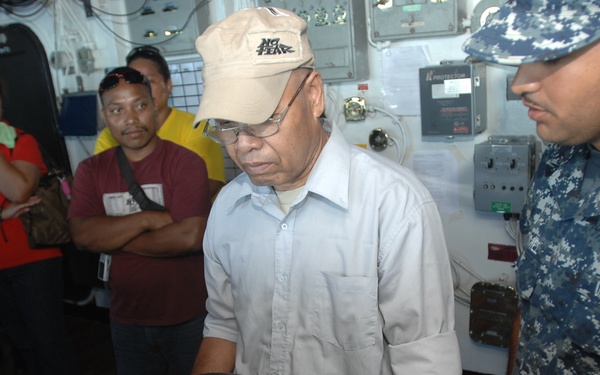 Community service in Pohnpei during Pacific Partnership 2011