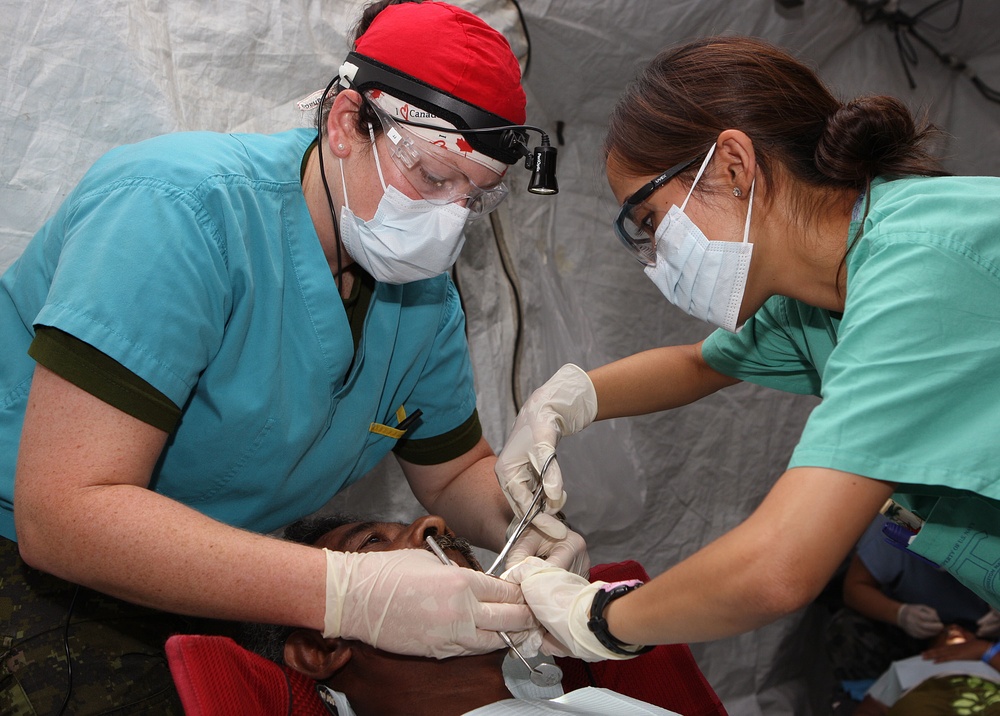 Community service in Pohnpei during Pacific Partnership 2011