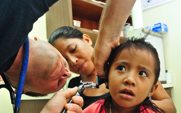 Community service in Pohnpei during Pacific Partnership 2011