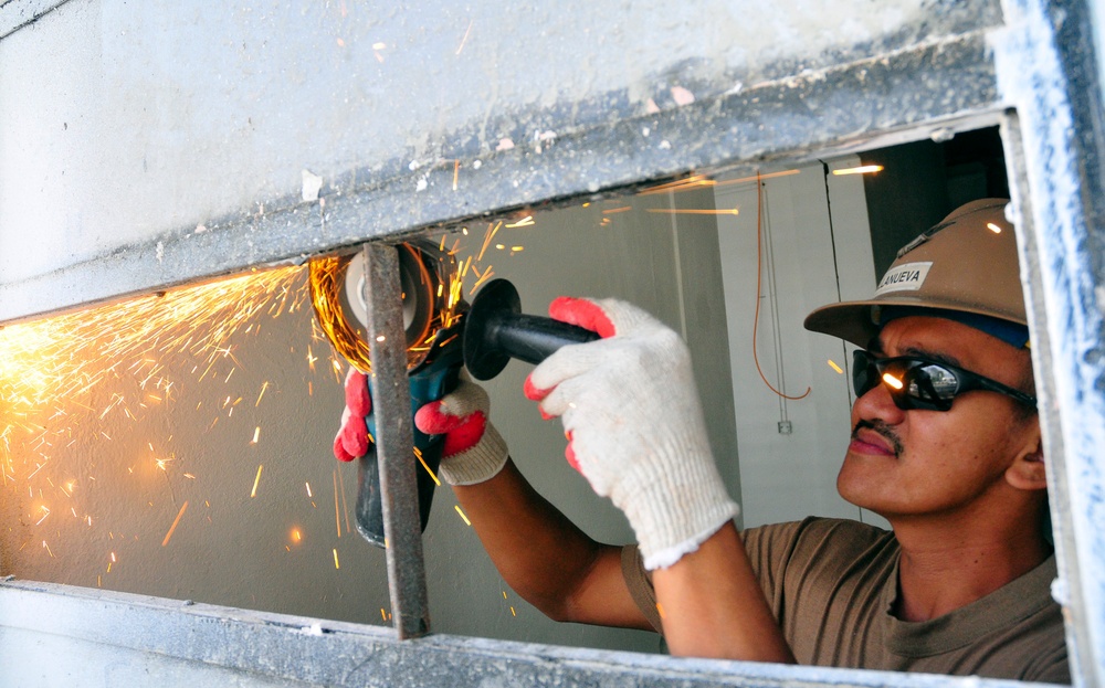US Navy sailor from Philippines participates in humanitarian mission in South Pacific