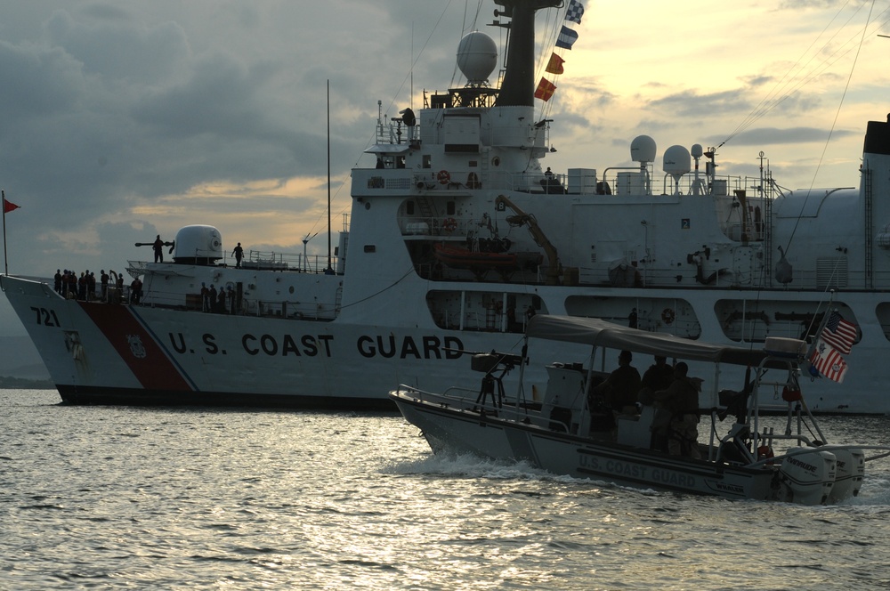 MSST Boston Greets Two Coast Guard Cutters, conducts training on Guantanamo Bay