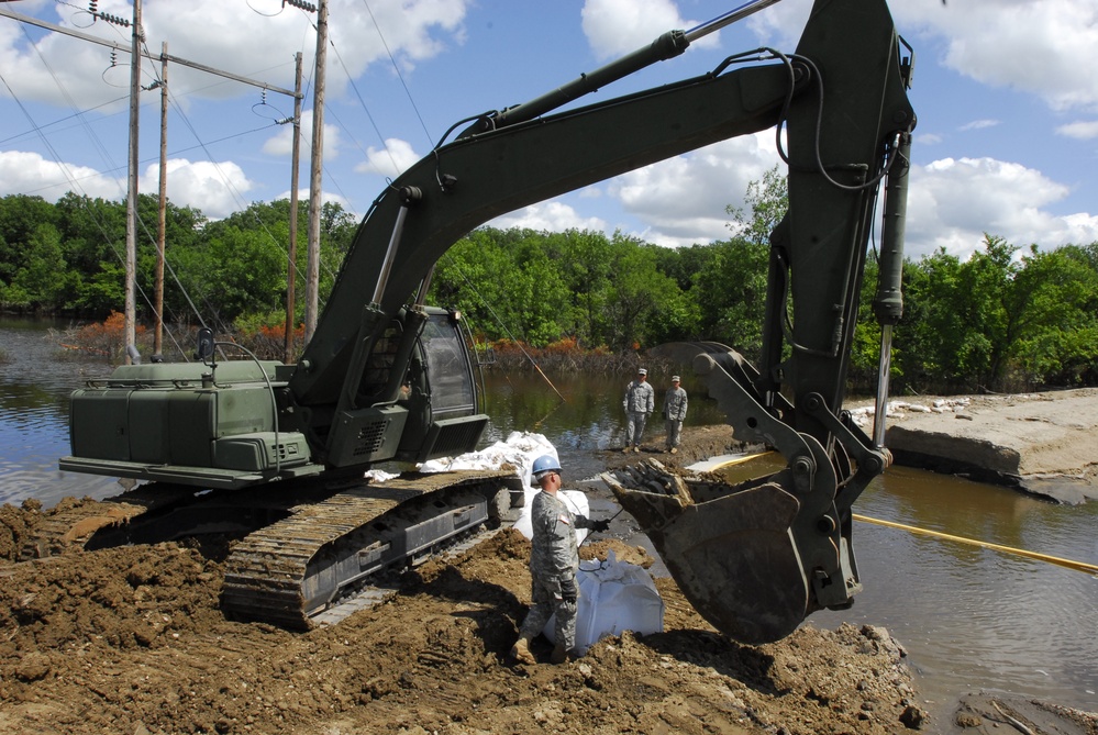Minnesota Guard engineers clean up Minot after flood