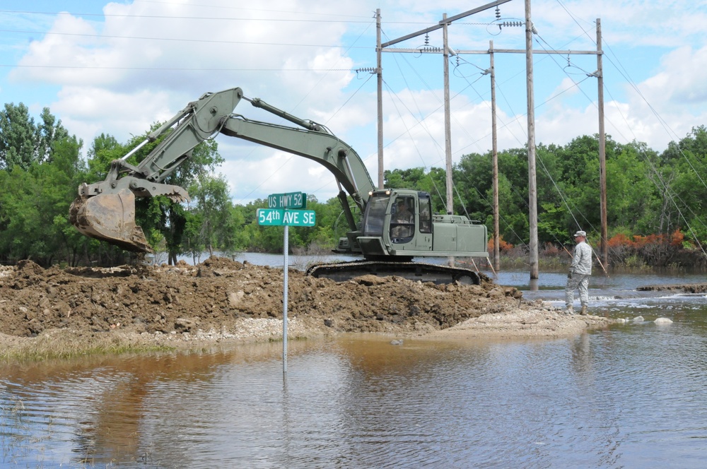 Minnesota Guard engineers clean up Minot after flood
