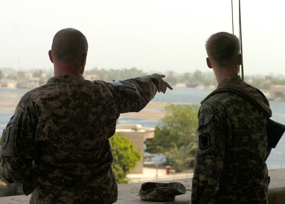 Footsteps in the sand: Father and son reunite in Iraq
