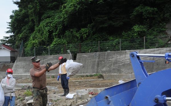 Misawa Seabees lend a hand in Miyako, Japan