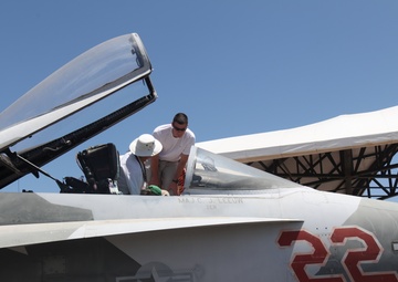 Leatherneck museum hosts Open Cockpit Day