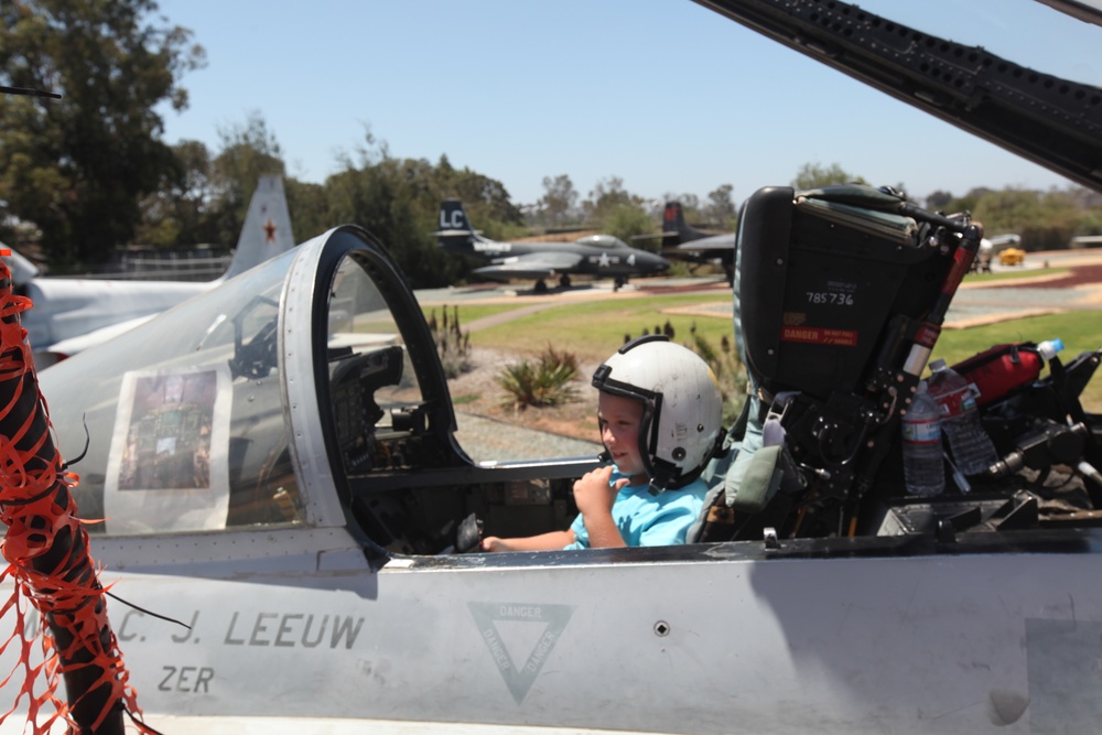 Leatherneck museum hosts Open Cockpit Day