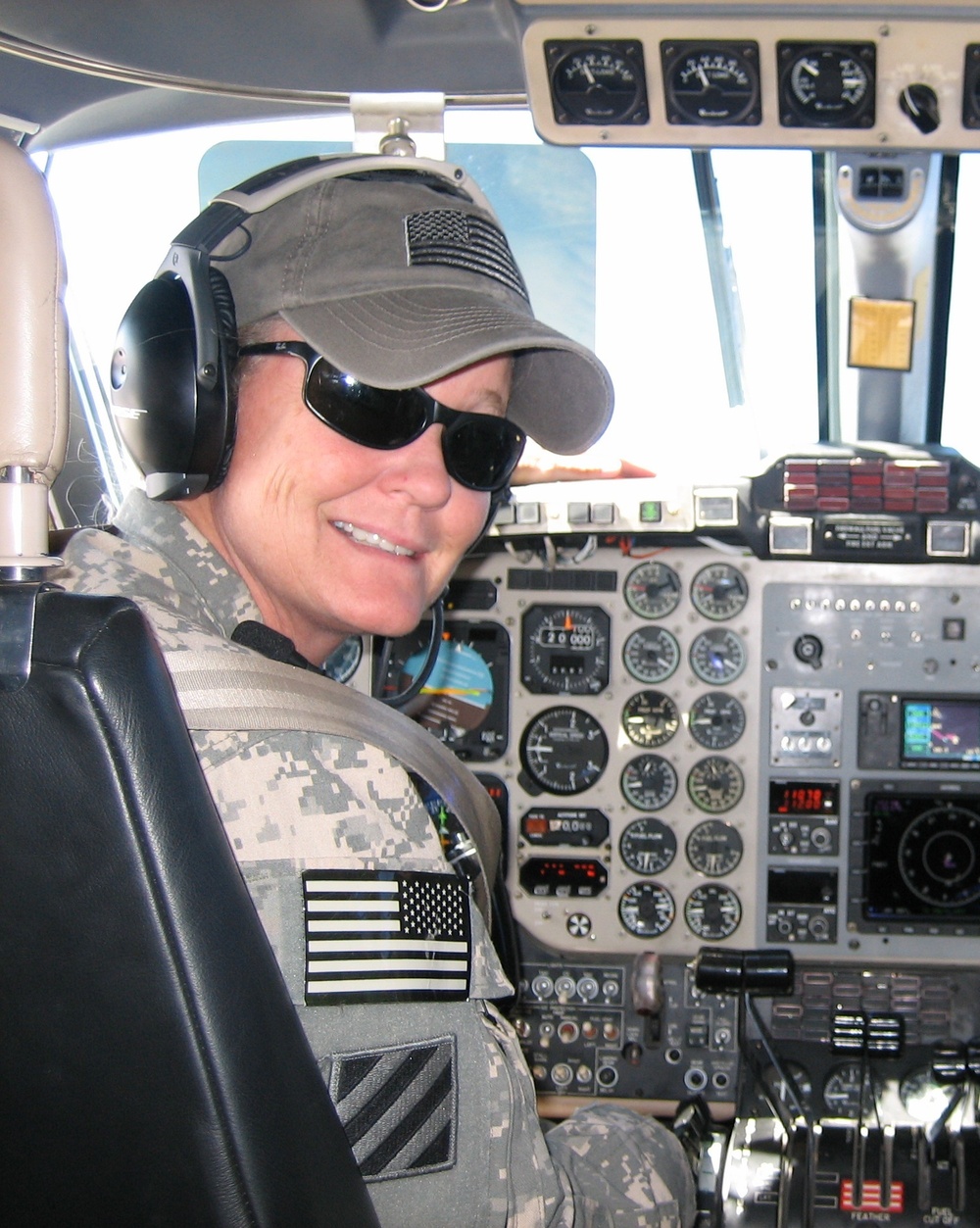 Video Woman soars as first Black female tactical jet pilot for US