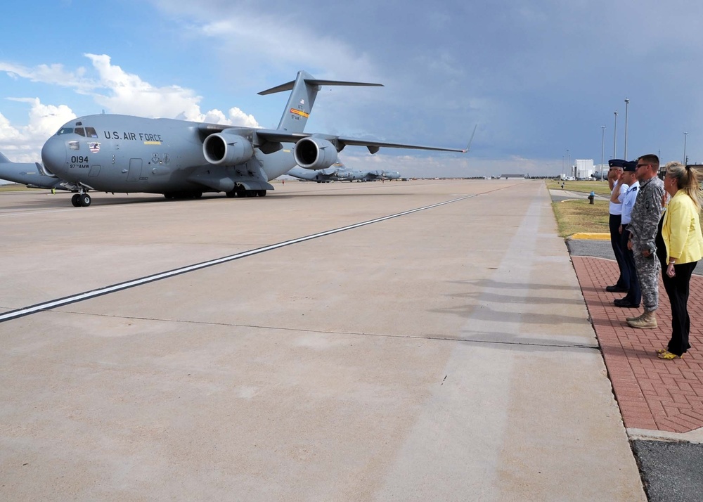 Gen. McNabb visits Altus Air Force Base