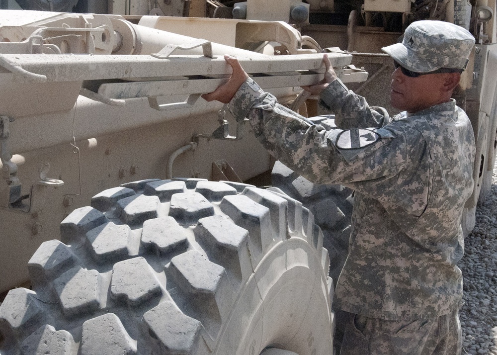 Hawaiian motor sergeant supports Fort Hood troops in Iraq