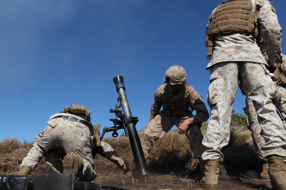 US Marines fire mortars during Talisman Sabre 2011