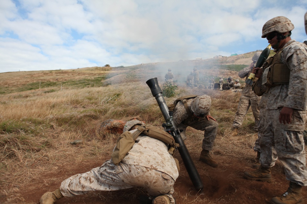 US Marines fire mortars during Talisman Sabre 2011