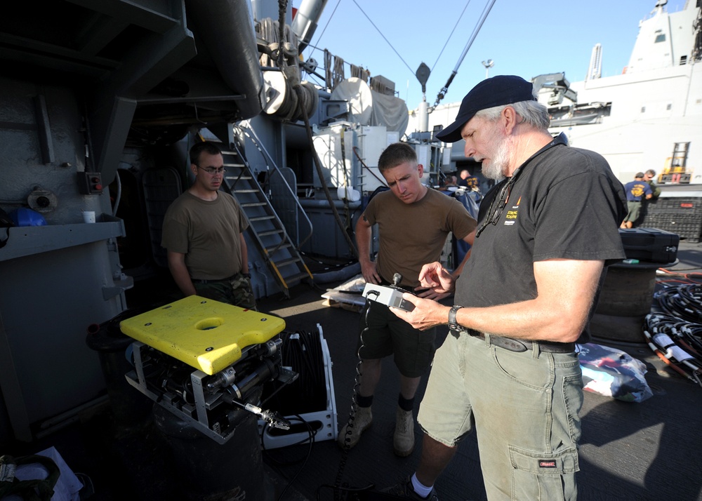 MDSU 2 aboard USNS Grasp